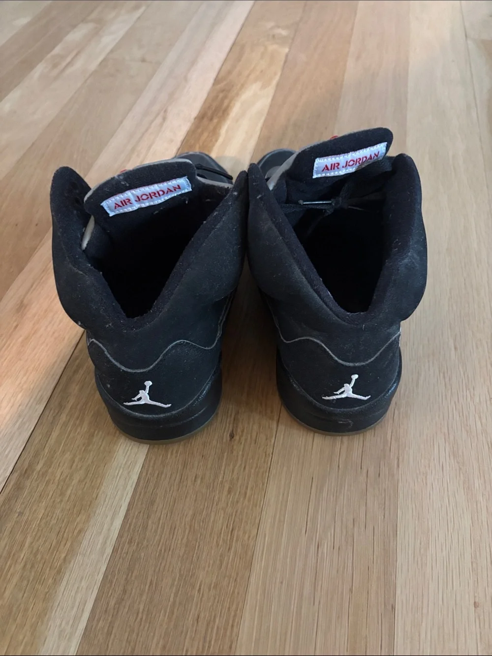 Nike Air Jordan 5 Retro sneakers in black & metallic size 8.5